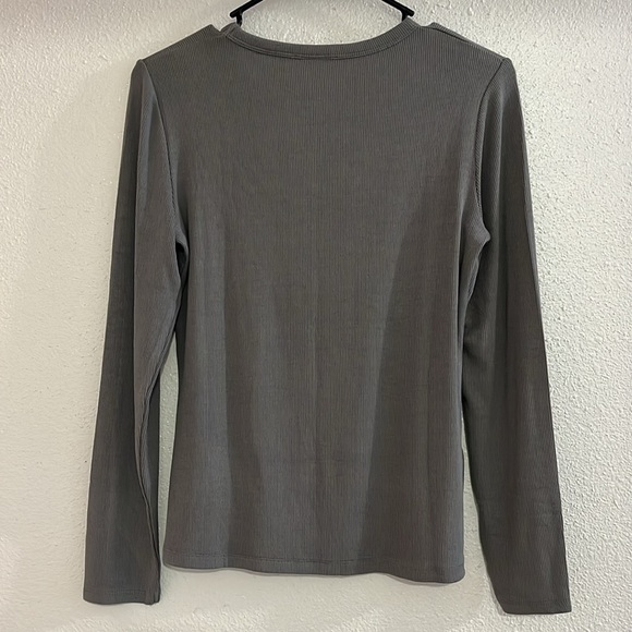 Unlabeled Gray Long Sleeve Ribbed Top - Picture 4 of 4